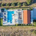 Modern With Private Swimming Pool *