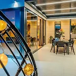 Modern With Private Swimming Pool Vila *
