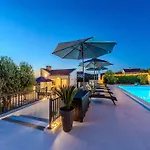 Villa Modern With Private Swimming Pool *