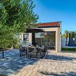 Modern With Private Swimming Pool