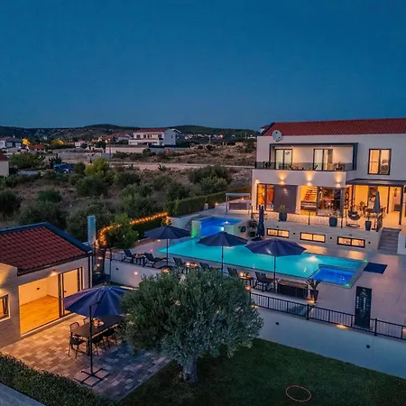 Modern With Private Swimming Pool Villa