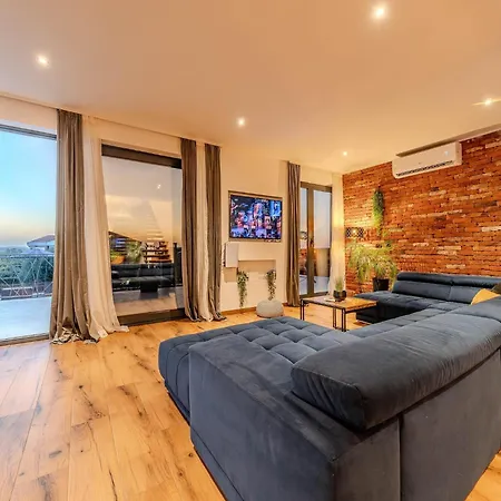 Modern With Private Swimming Pool Villa *