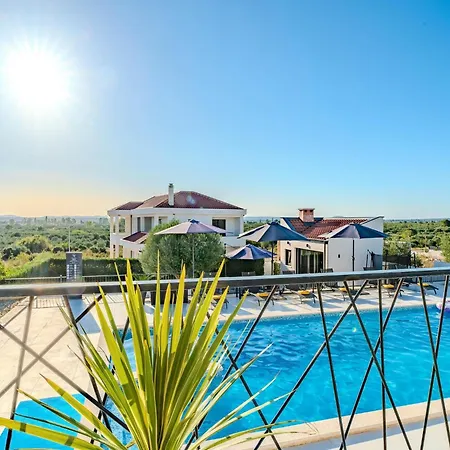 Modern With Private Swimming Pool