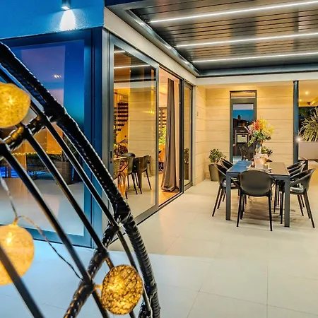 Modern With Private Swimming Pool Villa *