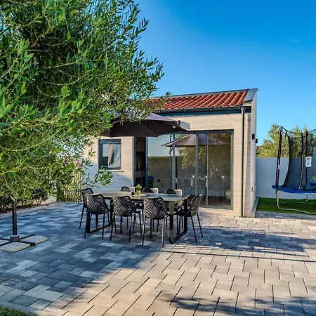 Modern With Private Swimming Pool