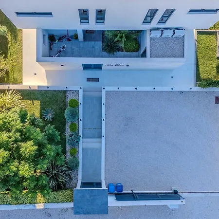 Villa Modern With Private Swimming Pool