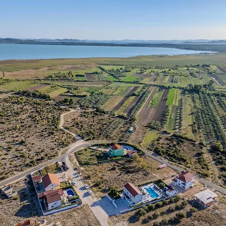 Villa Modern With Private Swimming Pool *