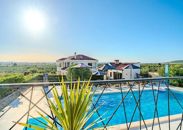 Modern With Private Swimming Pool