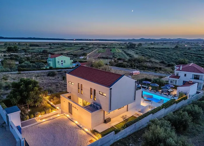 Вилла Modern With Private Swimming Pool *