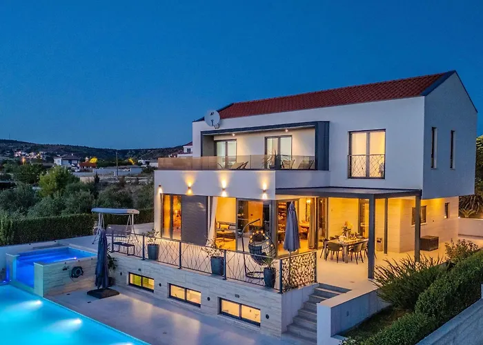 Вилла Modern With Private Swimming Pool *