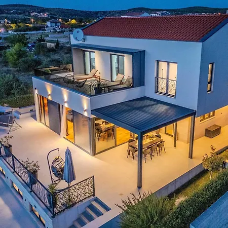 Vila Modern With Private Swimming Pool *