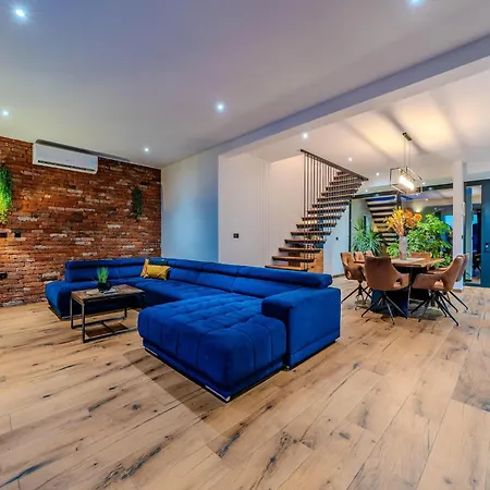 Modern With Private Swimming Pool *