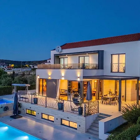 빌라 Modern With Private Swimming Pool *