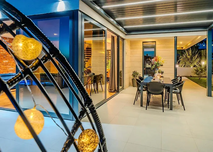 Modern With Private Swimming Pool Villa *