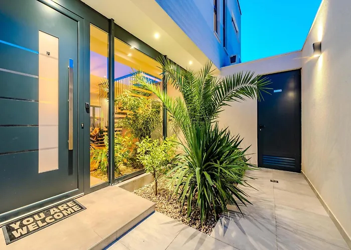 Modern With Private Swimming Pool Villa *