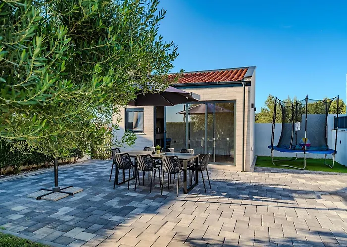 Modern With Private Swimming Pool