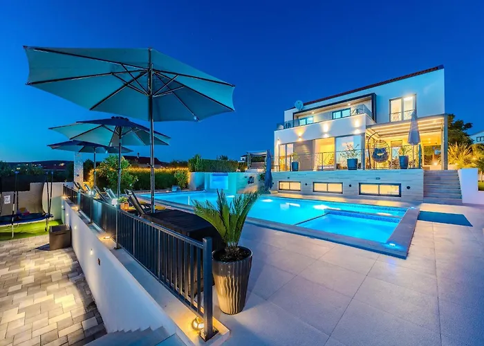 Modern With Private Swimming Pool