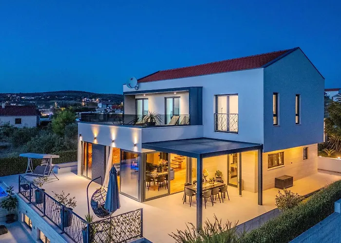Modern With Private Swimming Pool Villa *