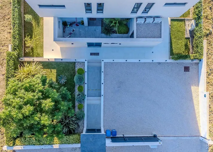 Villa Modern With Private Swimming Pool